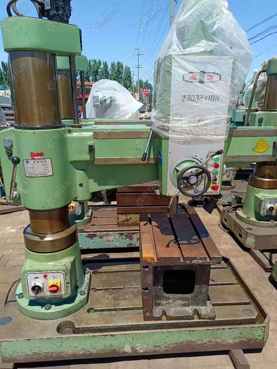 转让二手中捷z3032x101摇臂钻床二手中捷摇臂钻二手钻床