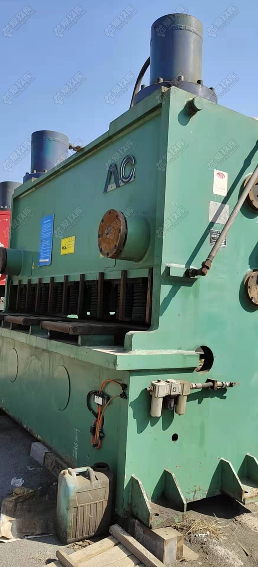 首页> 机床设备-剪板/折弯机> 出售二手南海力丰qc11k-40x3200数控