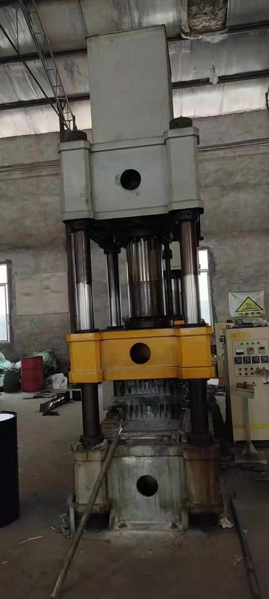 出售二手重庆江东yj32315a四柱液压机二手液压机