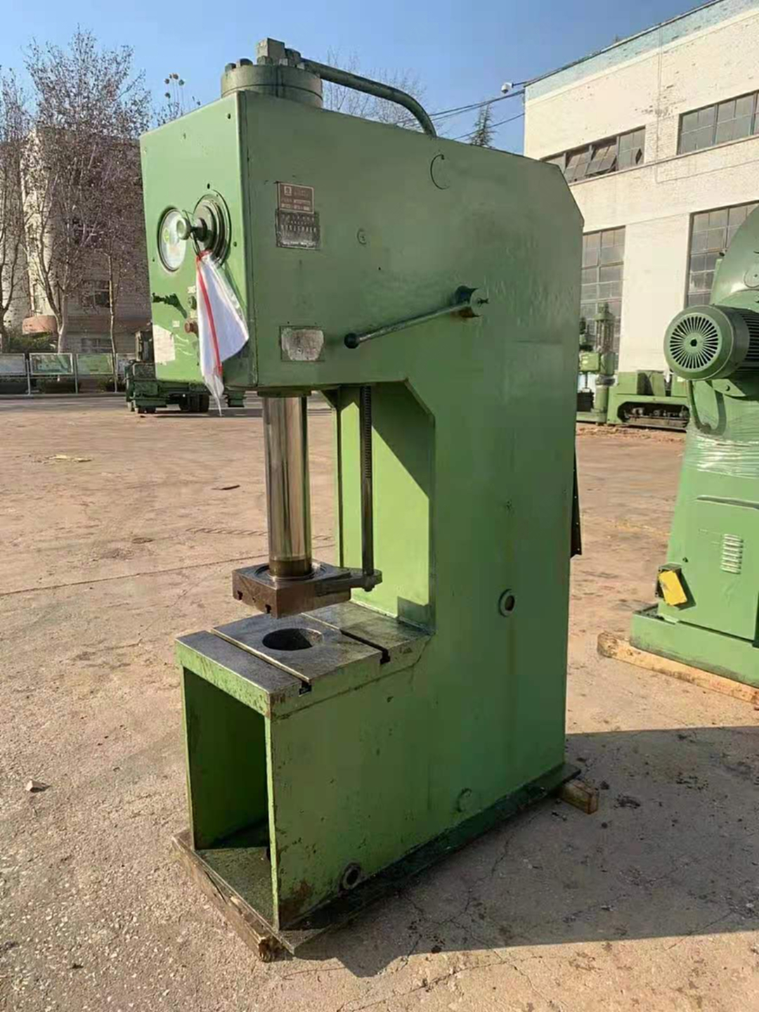 出售二手天津锻压y41-25单柱校正压装液压机二手液压机