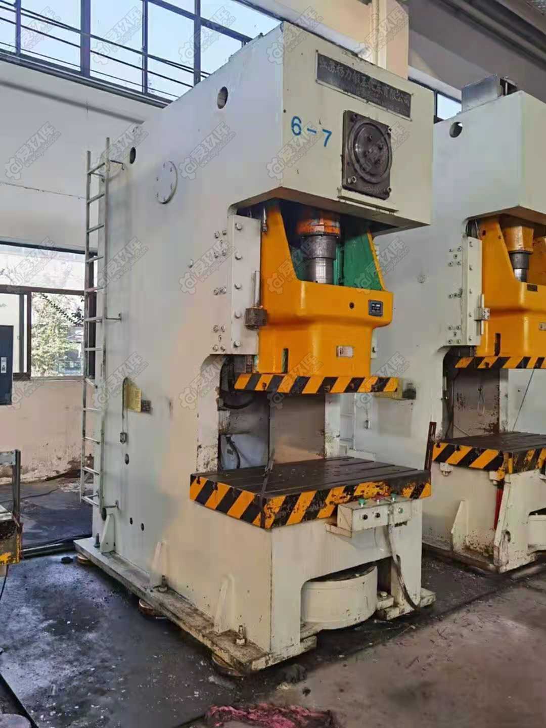 出售6-7 揚力三軸250噸沖床一臺