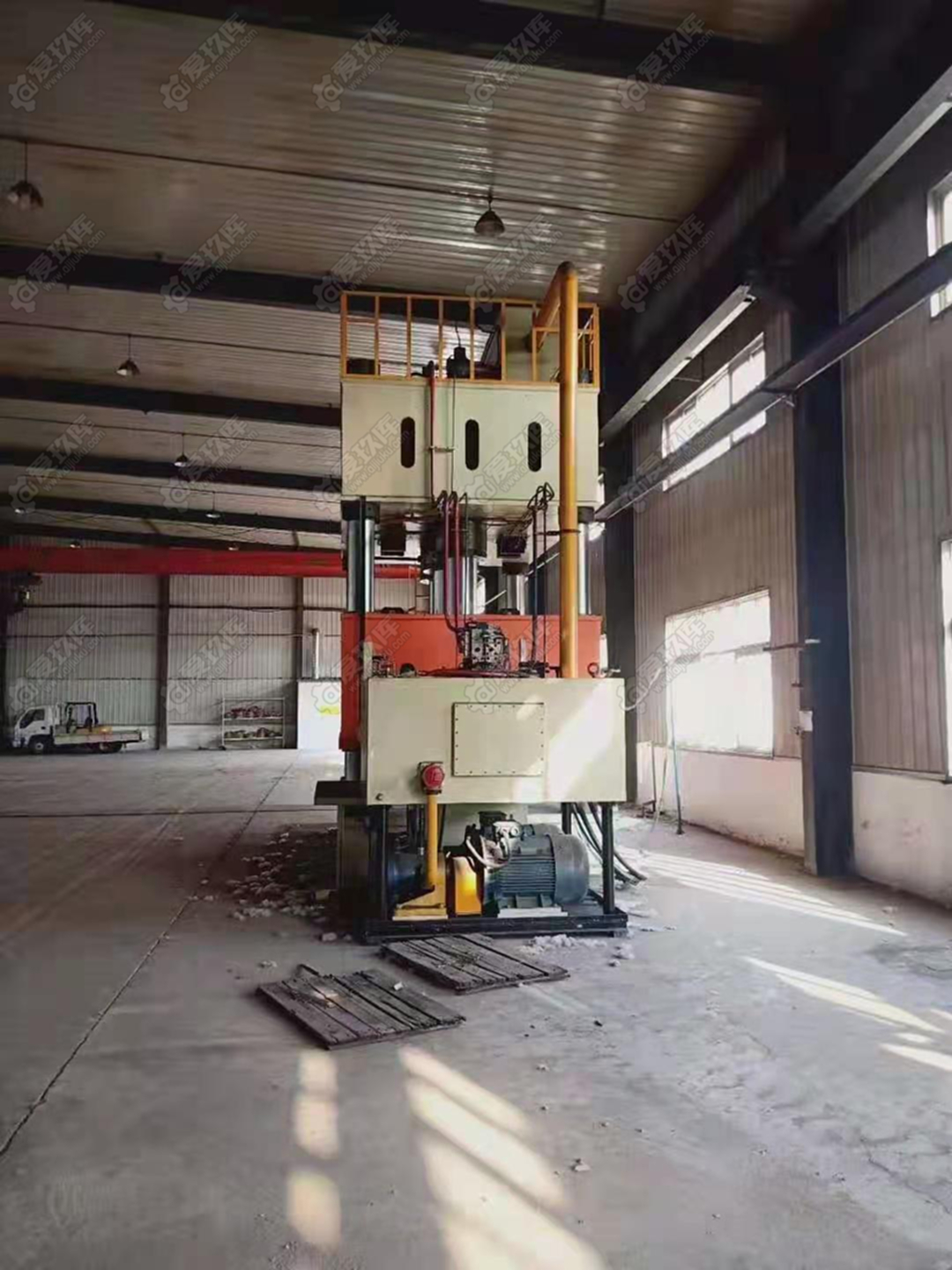 出售二手南通豪力1250噸四柱液壓機二手液壓機