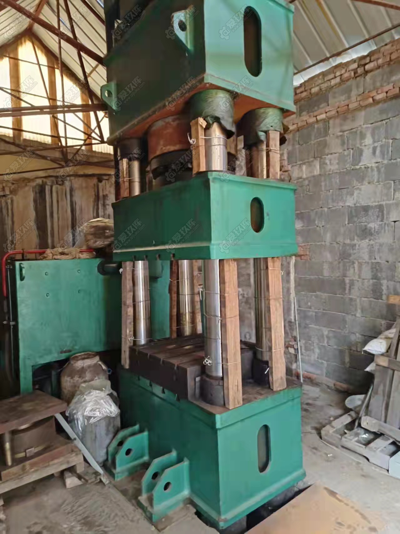 安装未用500t油压机,台面800x800,开口700,说明书齐全