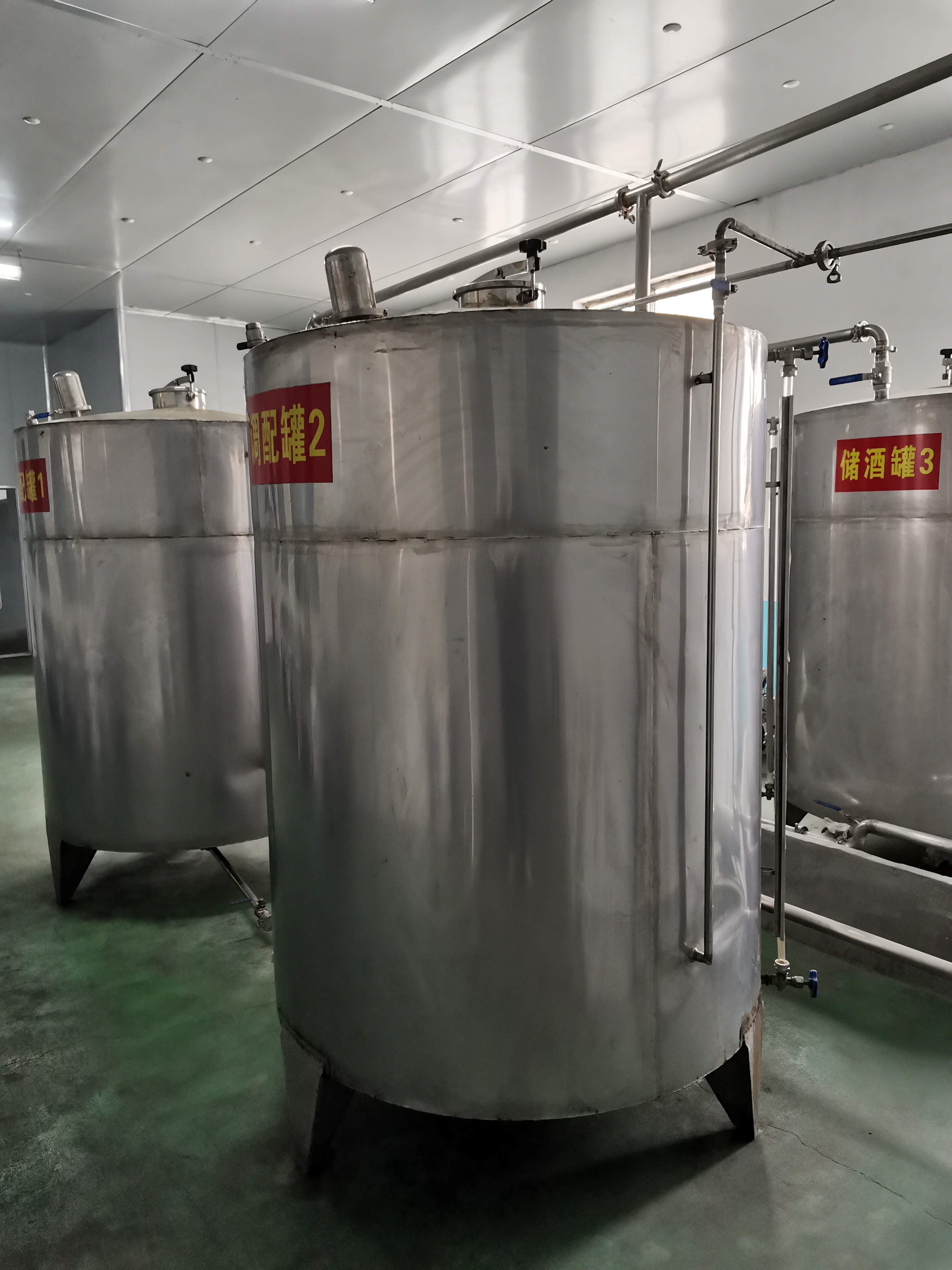 出售全套酒水生產罐裝設備
